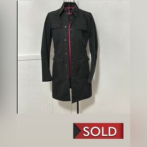 Prada coat with belt with snap closure